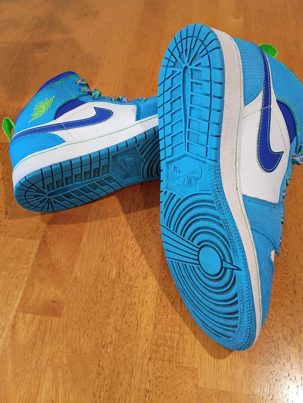 NIKE AIR JORDAN 1 MID SE GS 